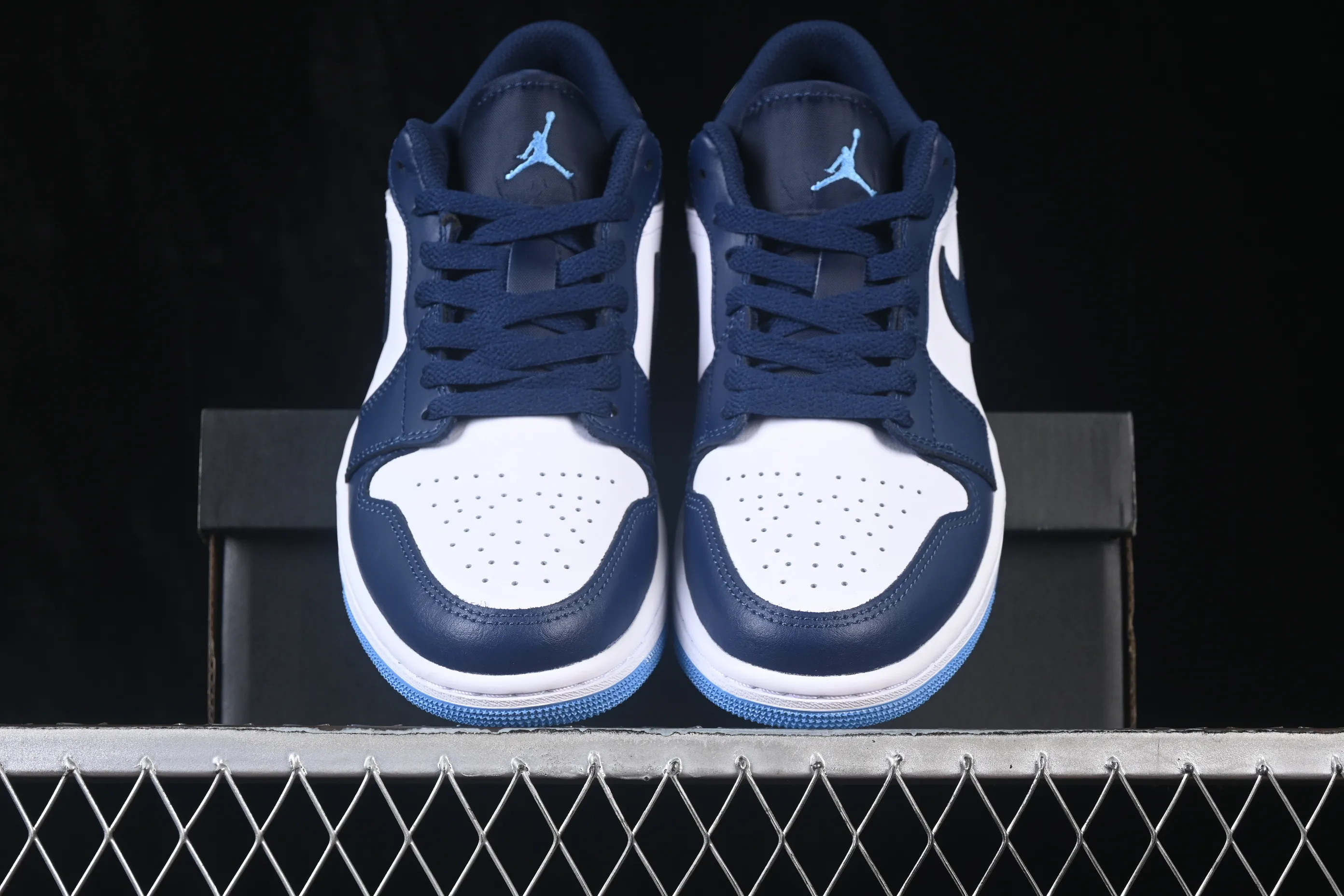 All categories Air Jordan Jordan series basketball shoes Air Jordan 1 Low G version pure original Air Jordan 1 Low AJ1 Joe 1 white and blue low-top retro cultural basketball shoes 553558-404